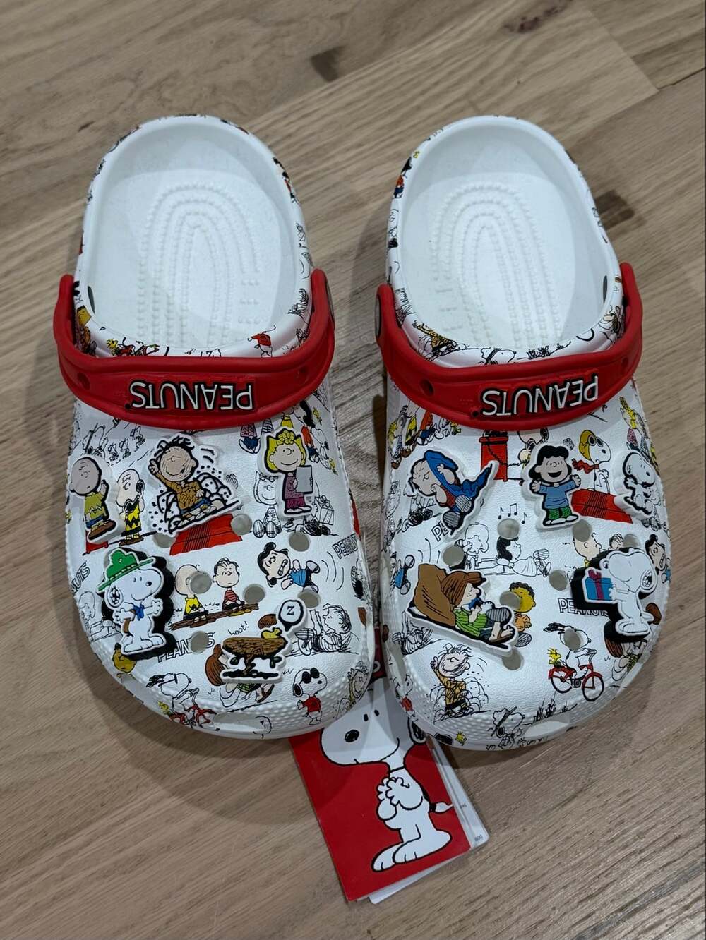 Crocs x Peanuts Classic Clog, W8, M6